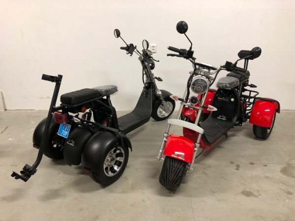 Electrische 3-wheel scooter met golftashouder